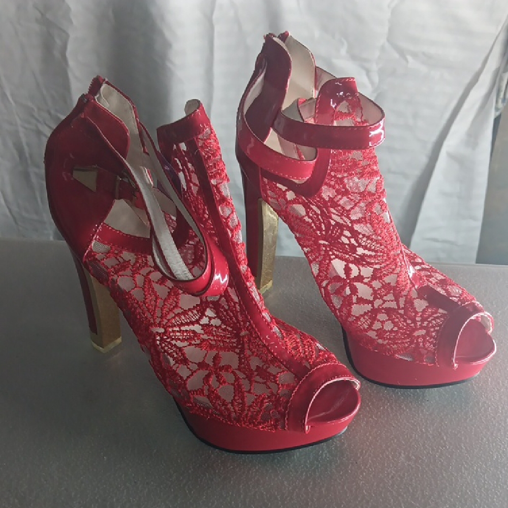 Chic Red Lace Peep-Toe Heels Get More Beauty.